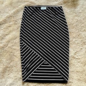 Zara black/white striped over knee pencil skirt w/ triangle front cutout small)